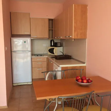 с две спални в комплекс лъки 2 влас *